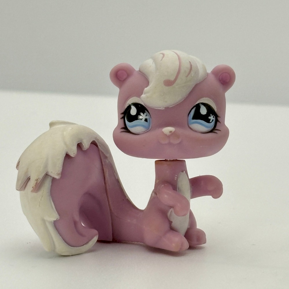 Littlest Pet Shop Squirrel 910 Figure 2007 LPS Purple Heart Snowflake Eye